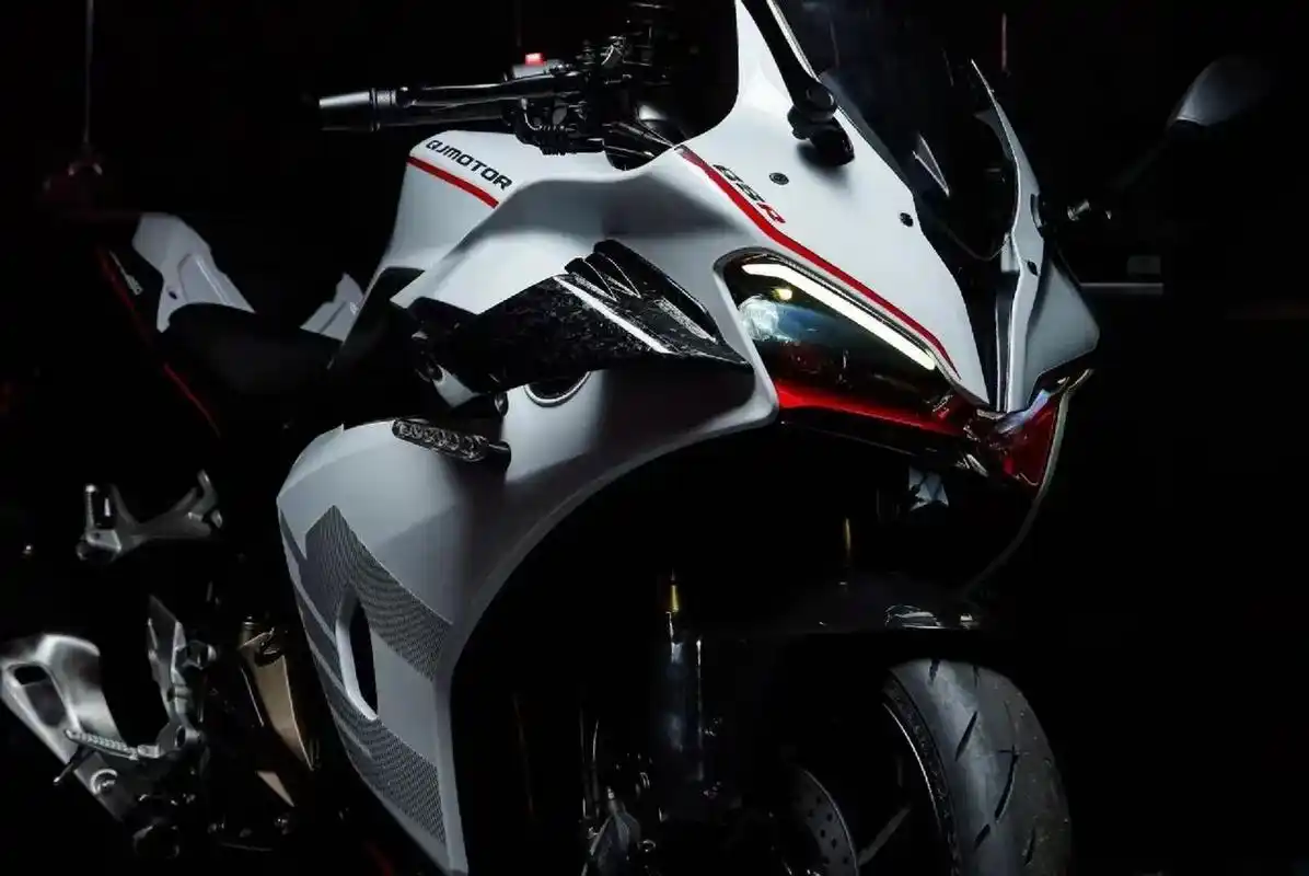 机车摄影|qjmotor里最帅的赛系列 赛450 拍摄 颜值继承了老大哥赛6