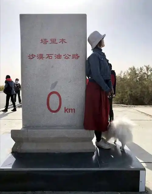 第二个"0公里"路碑,在肖塘这个地方,从轮台县城过去的76公里处.