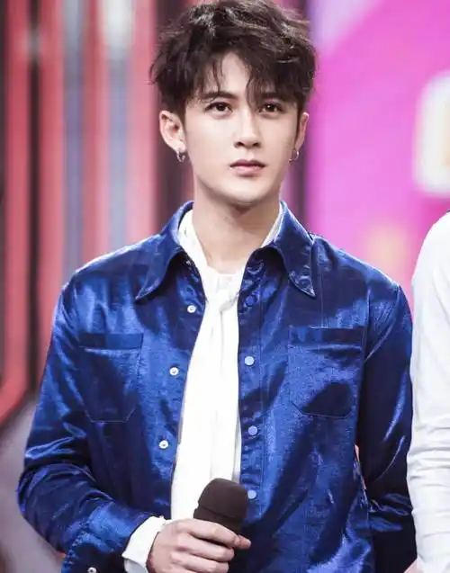 原创长得英俊帅气却输在个子矮上这7位男星的身高太不懂事了