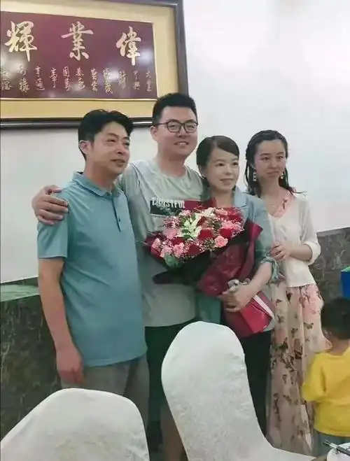 无论如何,亲生儿子去世,养儿郭威又离开自己,回到亲生父母身边.