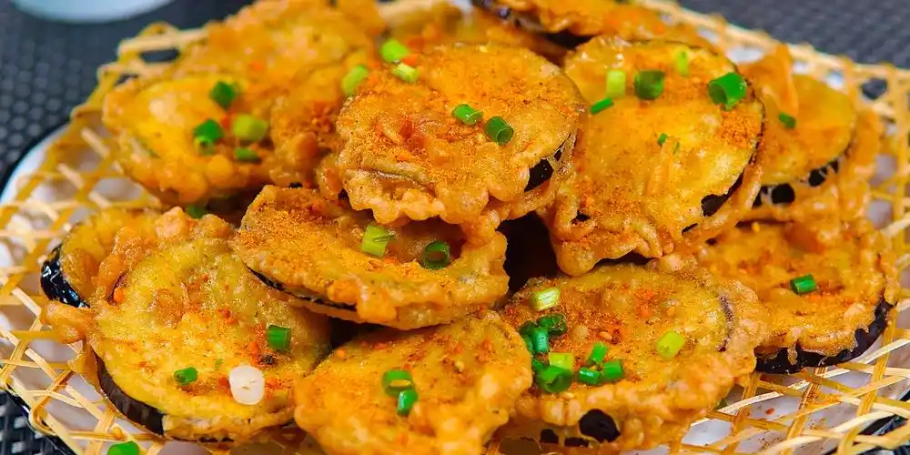 茄子不要再红烧了教你做椒盐茄子外酥里嫩一口一个真香