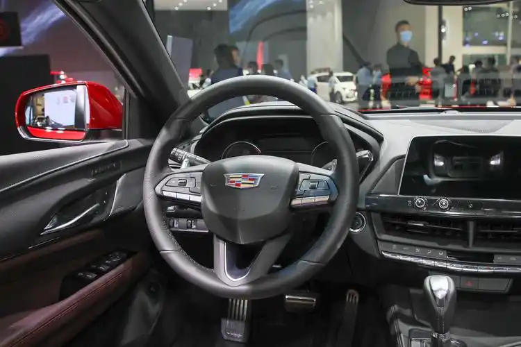 凯迪拉克ct4:你愿意多花2万,选高配吗?