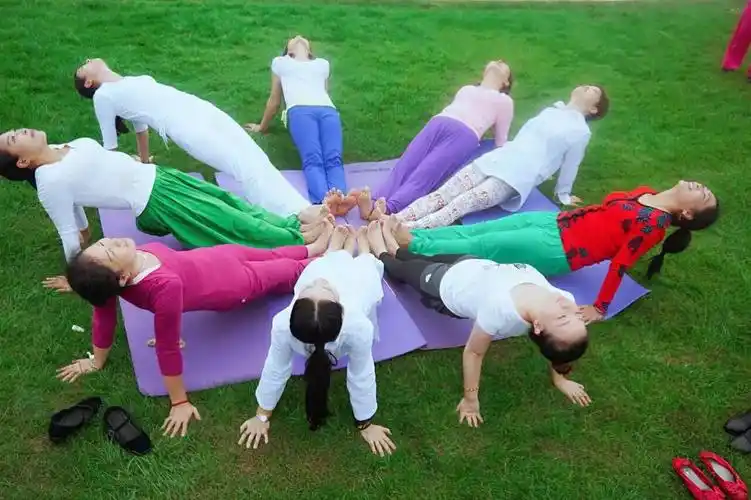 《悦瑜伽年终感恩活动》优雅美丽到老