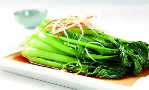 经过油盐调味,最终我变成了一盘青菜,被呈上了您的饭桌,若您对我满意