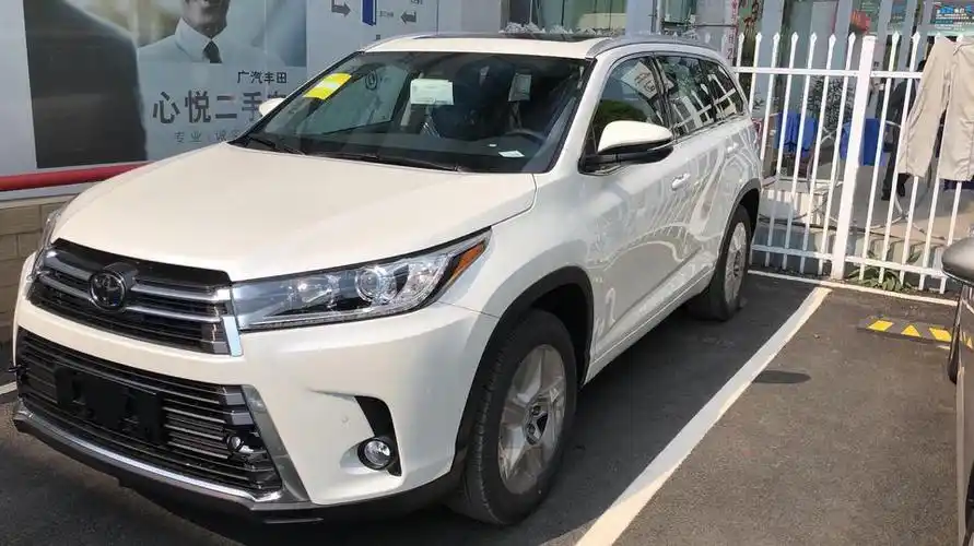 汉兰达新提的白色感觉这个车漆还不错用不用自己找人镀晶