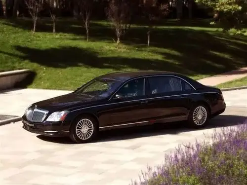 国内现身挂00001号车牌的2500万迈巴赫,车主才是焦点!