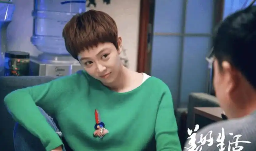 姜妍美好生活中一直在玩斗地主金主爸爸到底给你多少代言费