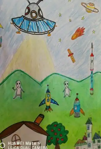小学生太空想象画(2013级通师二附六2班)