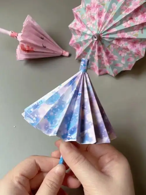 可以伸缩的雨伞折纸