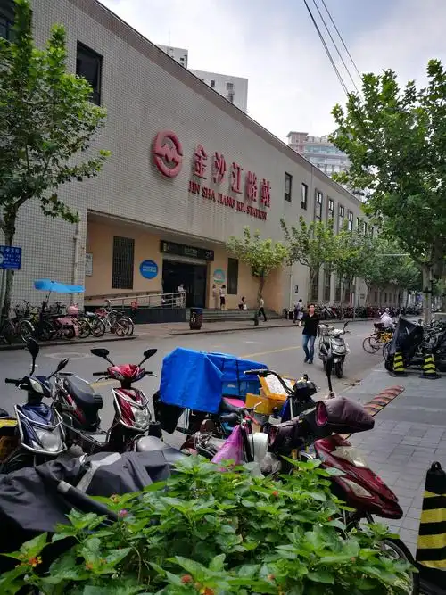 约好金沙江地铁站汇合.