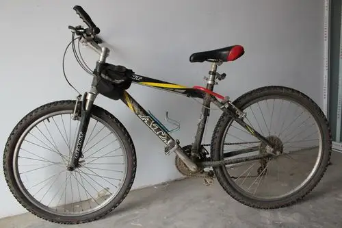 出一辆老旧的捷安特atx680山地车600元