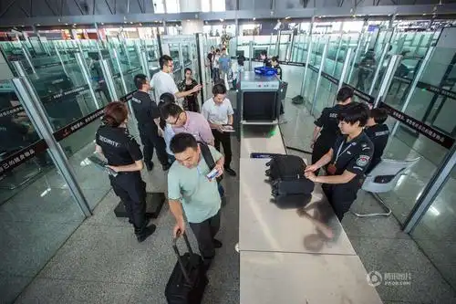 机场安检.jpg