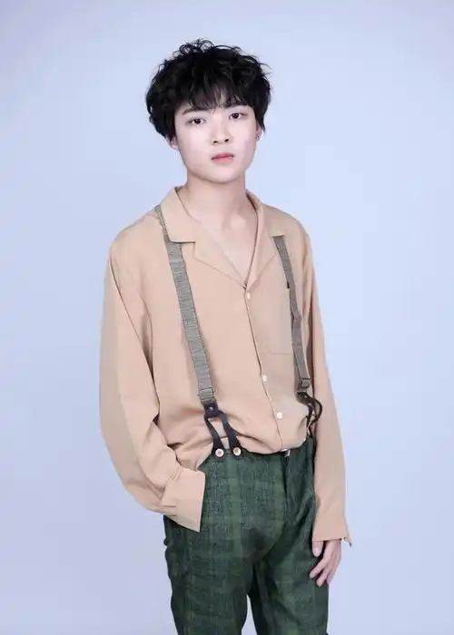 倔强男孩黄新能做艺人,歌者人生不言弃