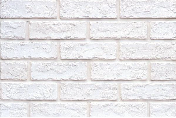 我们如果是客厅墙壁贴一些接近白色的壁纸,这样的话显得面积是非常的