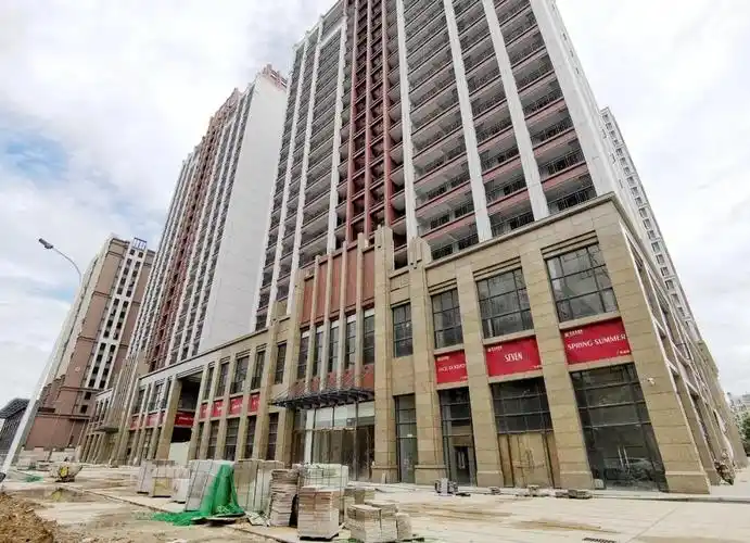 新华禧广场步道铺设中,但是第n次延迟交房是怎么回事?