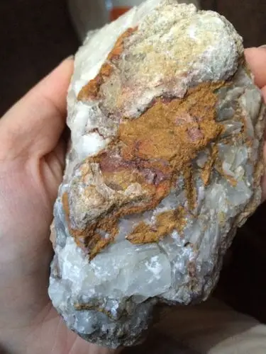 这是普通石英石?值钱嘛