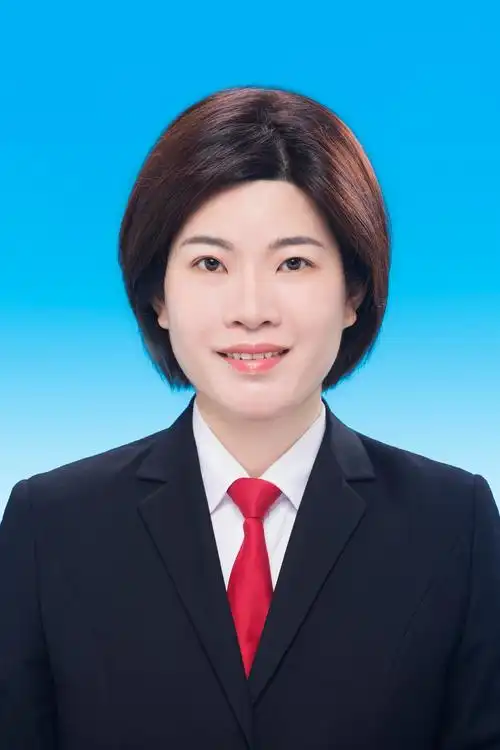 女,汉族,1981年8月出生,浙江省温岭市大溪镇人,在职大学学历,中共党员