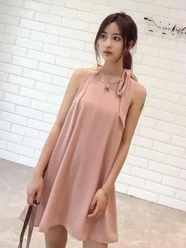 烟粉色连衣裙,温柔浪漫的色调~温柔蝴蝶结落在肩上,美化肩部线条,粉粉