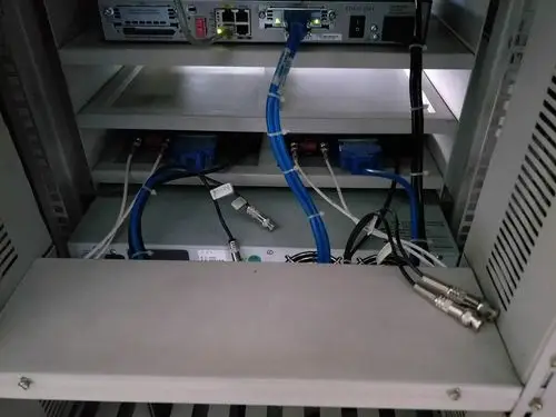 电源线问题处理完后,又对tdcs机柜进行标准站整治.