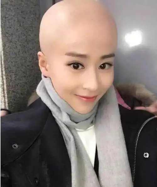 秃头留什么发型,秃头留什么发型好(同样是光头造型)