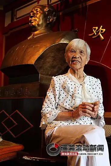 82岁毛家饭店创始人汤瑞仁韶山冲唱红歌[视](组图)