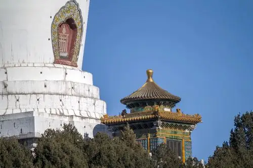 北海公园的白塔作者孔繁成