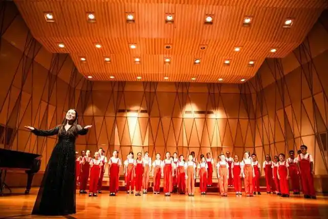 宁波爱菊艺术学校童声合唱音乐会举行