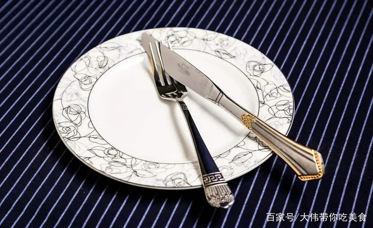 有关于西餐礼仪——我们的餐具到底应该怎么放?