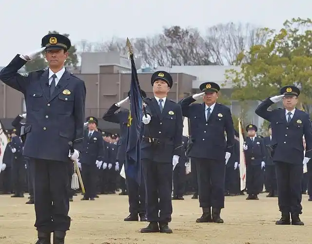 日本总计25万警察,平均年薪530万,武器装备水平怎么样?