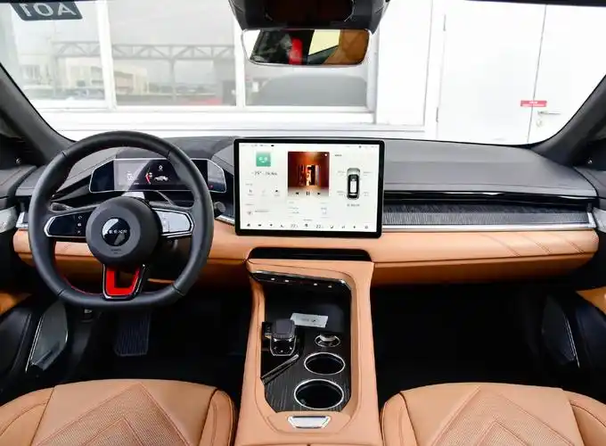 9万起 极氪001有望10月下旬交付 最高续航712km内饰方面,新车采用极简