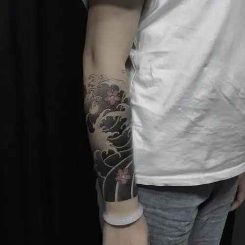 包小臂浪花 樱花 板雾 包小_纹身吧社区 - 纹身大咖