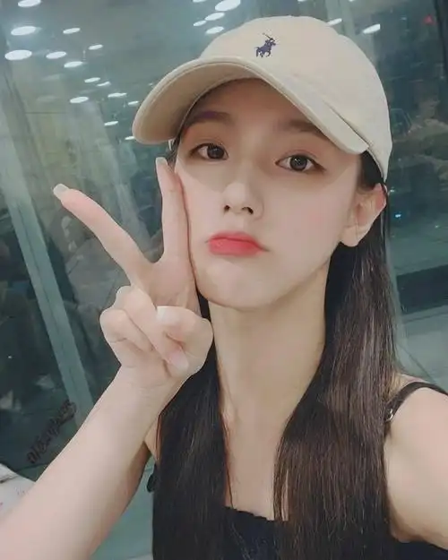 元气剪刀手美女头像