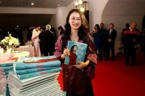 凤凰卫视美女主持傅晓田与她的作品《风云之交—晓田观世界》|窦文涛