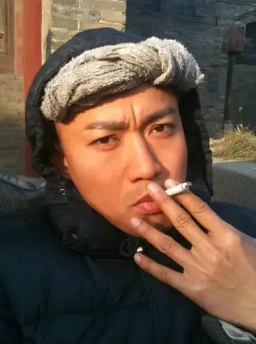 爱好抽烟的明星,于谦一天两包都不够,他一看就是大哥大_网易订阅