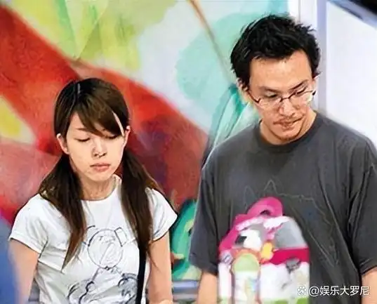 在张震和路嘉欣结束6年的感情后,他寄出了一张明信片,上面记录着他