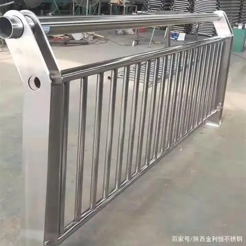 不锈钢栏杆现今在城市道路,室内外装修,公共场所,商用环境均有大量的