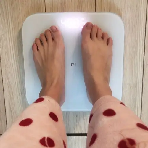 中午吃饱饭称重直逼100斤 重了这么多安慰自己都是衣服重惹的祸 我要