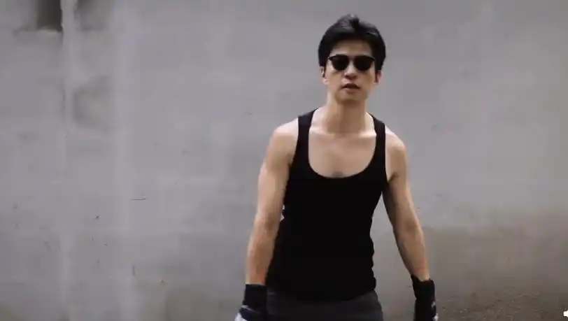 46岁的李健你以为的文弱书生却是一个健身达人