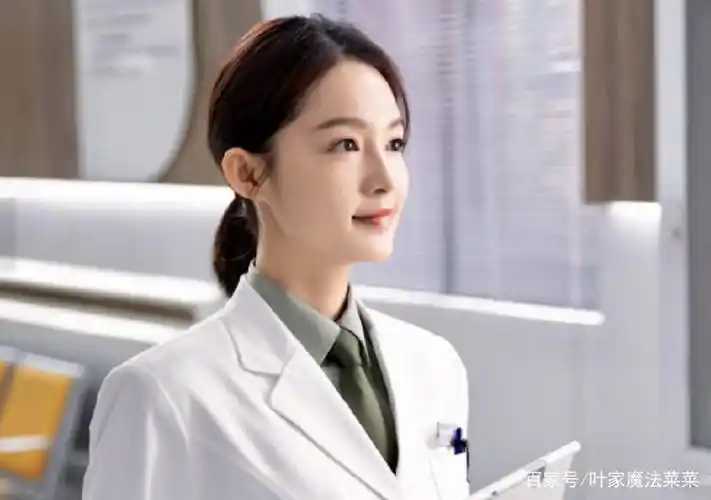 李沁演军医 公私"反差萌"