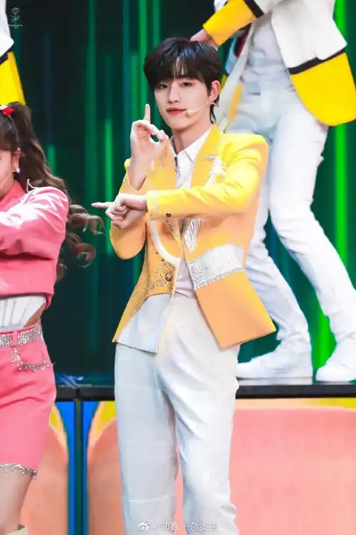 时代少年团黄色衣服好青春# 丁程鑫最大的. 来自邻鑫·杂货店 - 微博