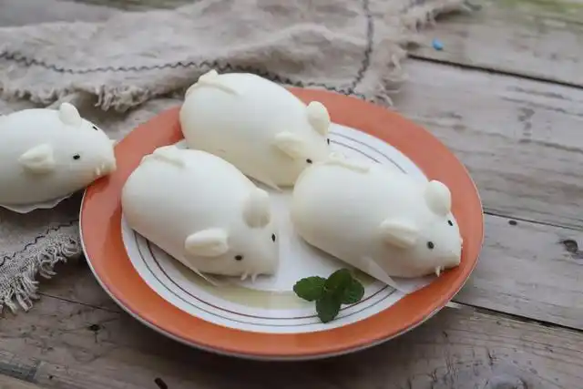 宅家玩面粉,教您做个小老鼠馒头,各个白胖有型,松软又好吃