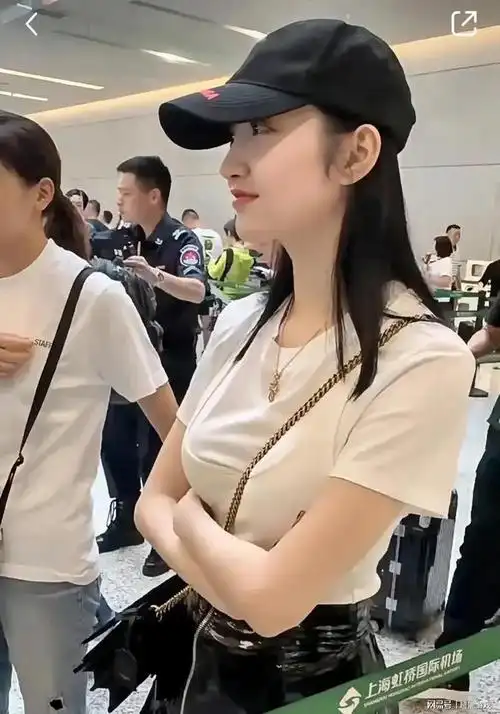 有网友在上海虹桥机场偶遇了景甜|白皙|小甜心|上海市|时尚美感_网易