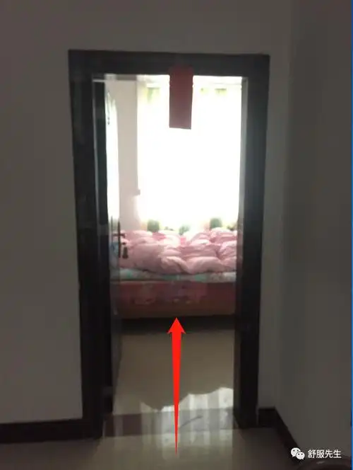 开门对着床头孩子成绩很难好