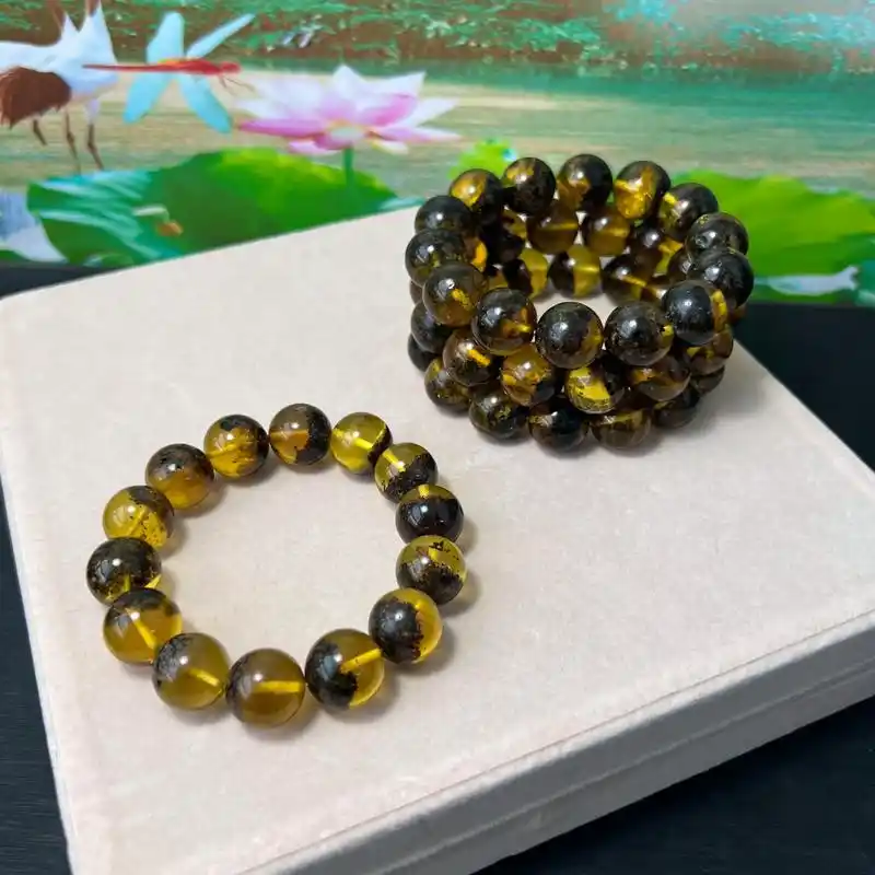 这款琥珀手串真的太美了!戴上它,感觉整个人都变得温柔起来.单 - 抖音