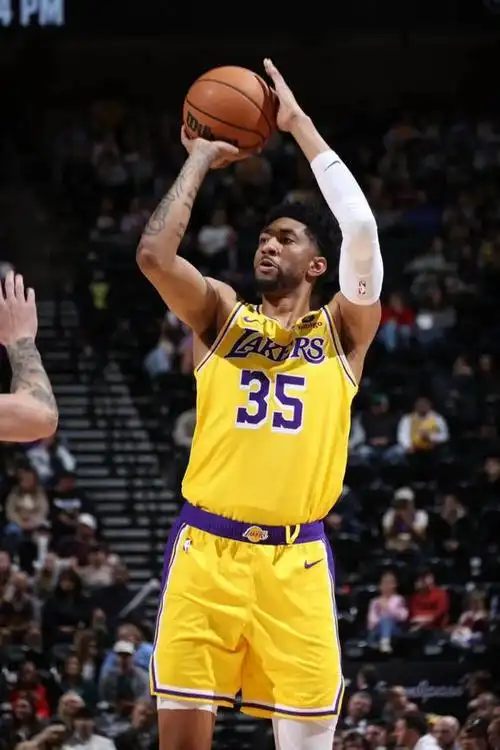 霍华德拒绝湖人邀请,这次还得赖浓眉,湖人或转向考辛斯|约基奇|德怀特