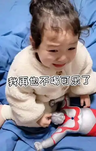 女儿喝可乐上瘾,爸爸妙计帮女儿戒掉可乐,网友:爱美不分年龄