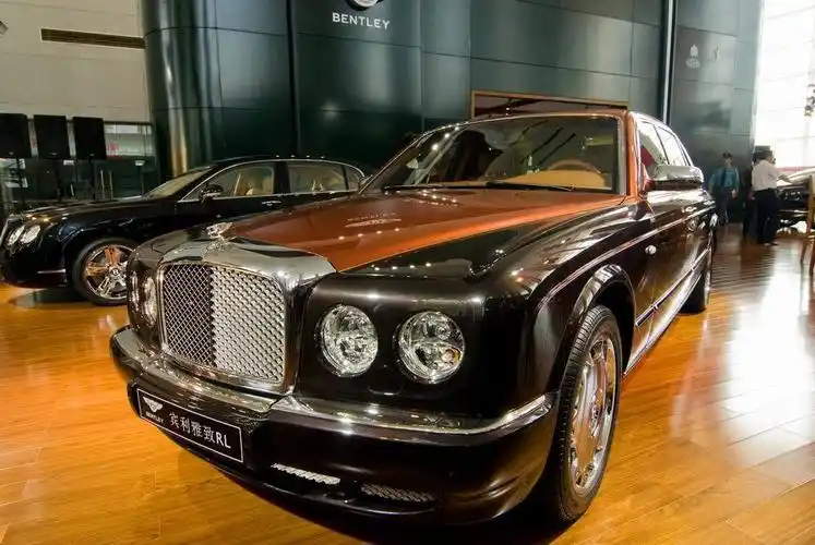 价值近千万元的宾利