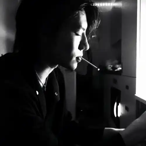 黑白男生头像真人侧脸 男生侧面黑白头像帅气冷酷_男生头像_头像控