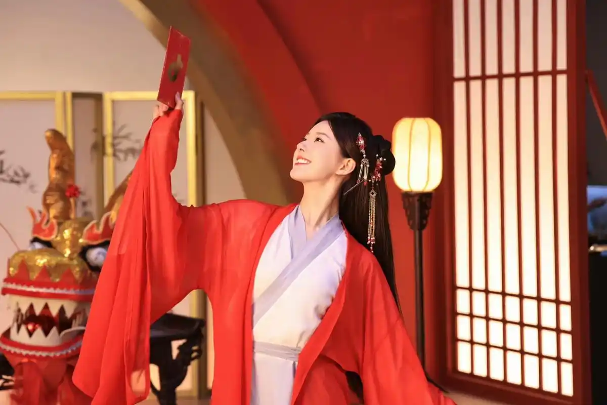 赵露思红衣古风造型,俏皮可爱好甜美!