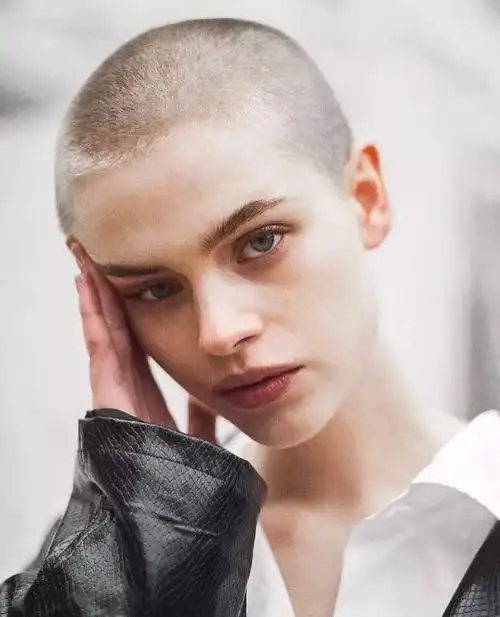 分享一枚高冷酷炫的平头妹纸